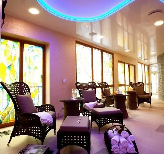 Ambiente Wellness & מלון קרלובי וארי