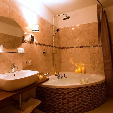 Ambiente Wellness & 4*
